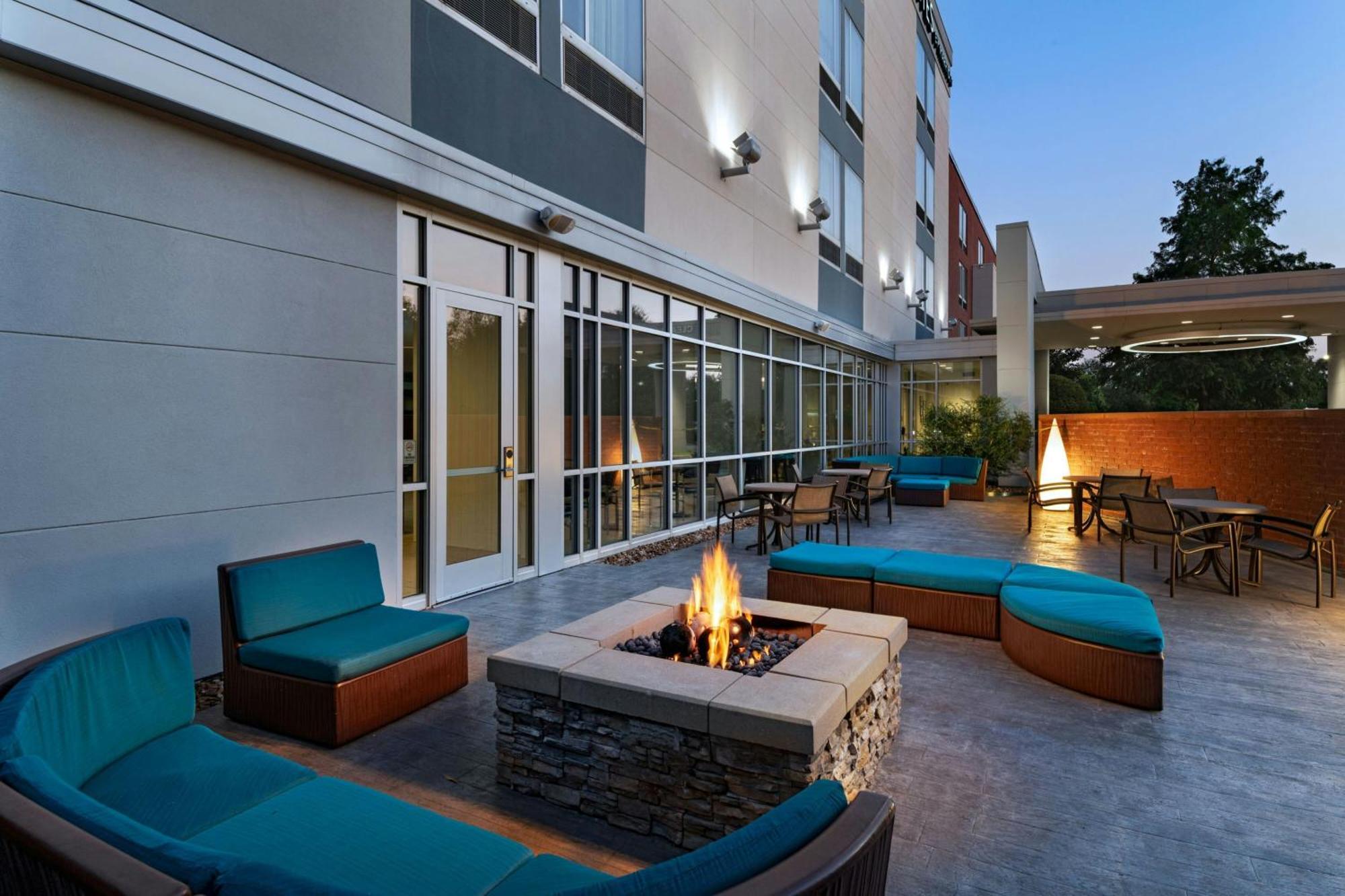 Springhill Suites By Marriott Houston The Woodlands Exterior photo